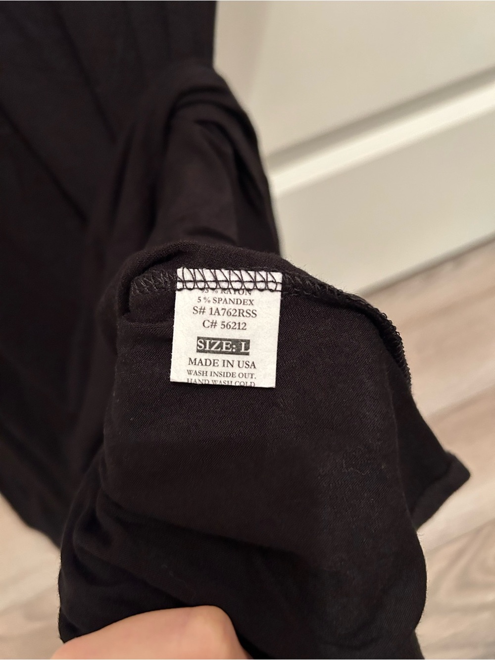 NWT Green Envelope Black Scoop Neck Short Sleeve Tee Asymmetrical Hem Large Soft - Picture 4 of 8